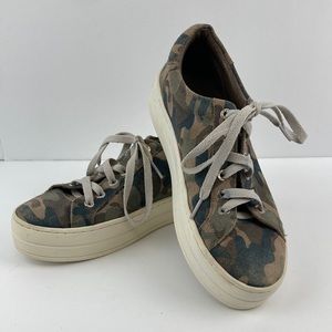 J/Slides NYC Women’s Suede Camo Platform Sneakers sz 7.5